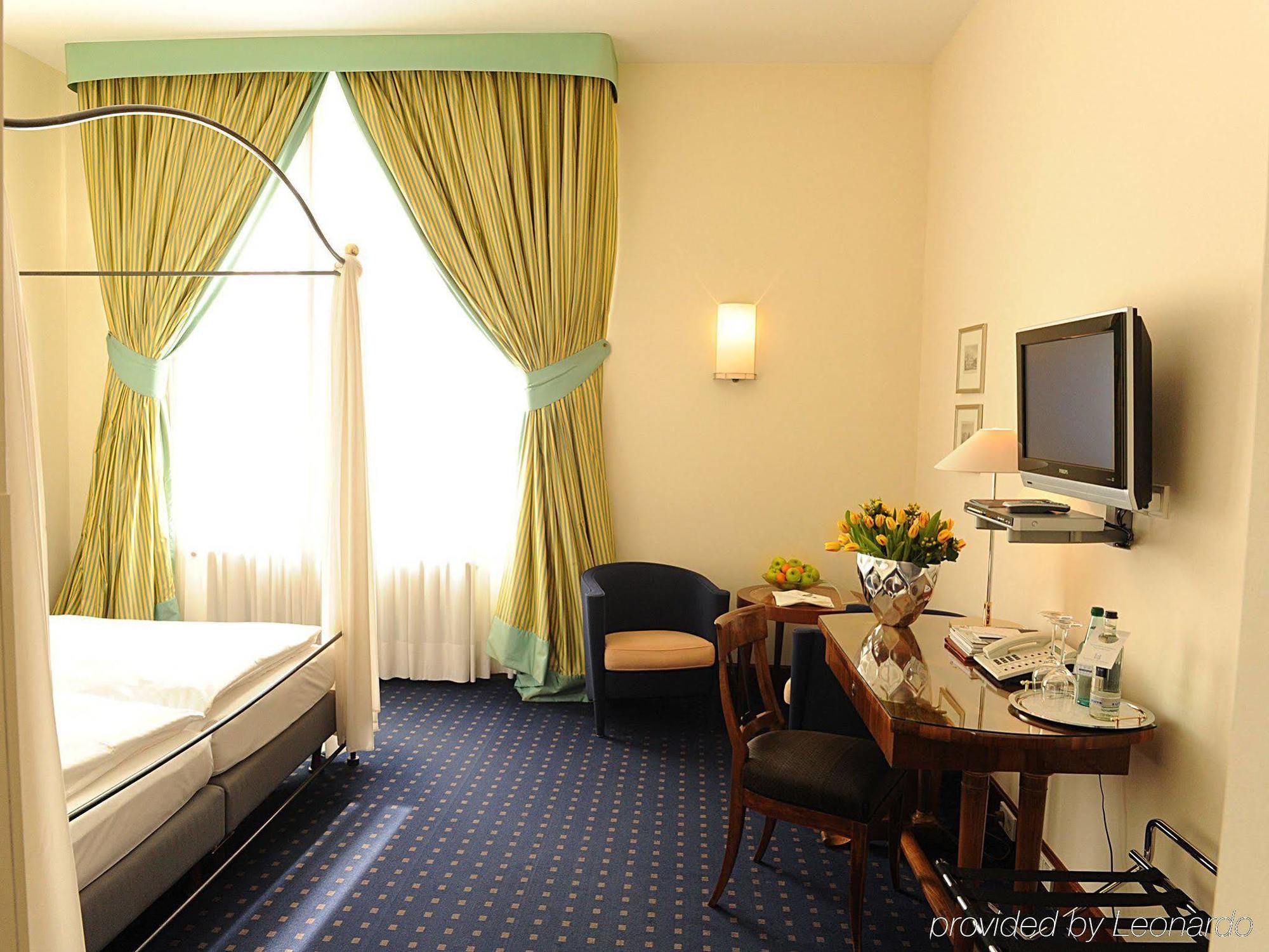 Hotel Schloss Eckberg Dresden Room photo